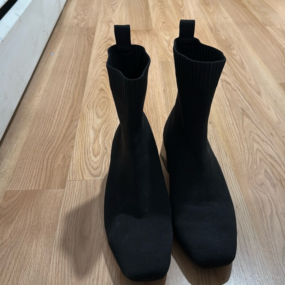 Vivaia black Booties